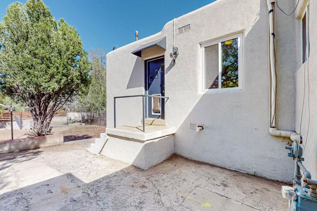 211 Amherst Drive SE, Albuquerque, NM 87106