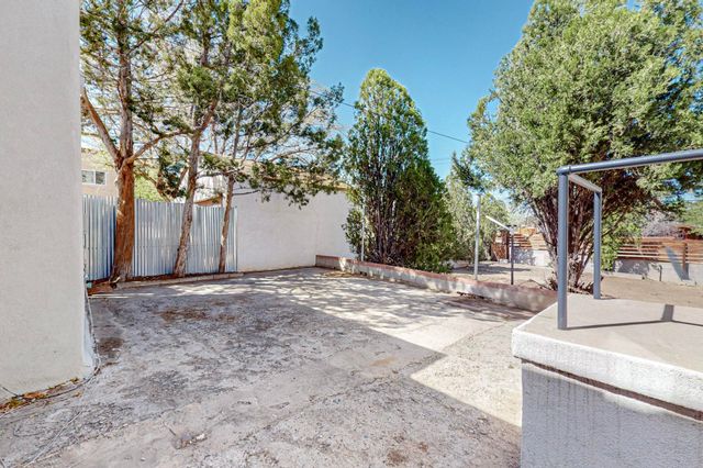 211 Amherst Drive SE, Albuquerque, NM 87106