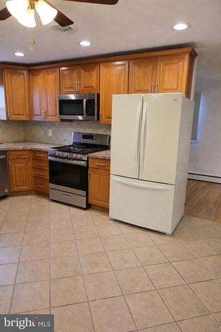 414 THIRD AVE W, Cherry Hill, NJ 08002