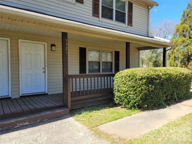 5323 Chestnut Lake Drive, Charlotte, NC 28227