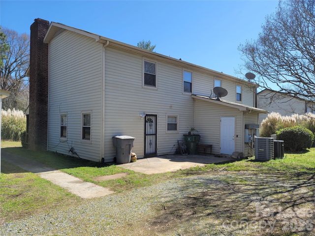 5323 Chestnut Lake Drive, Charlotte, NC 28227