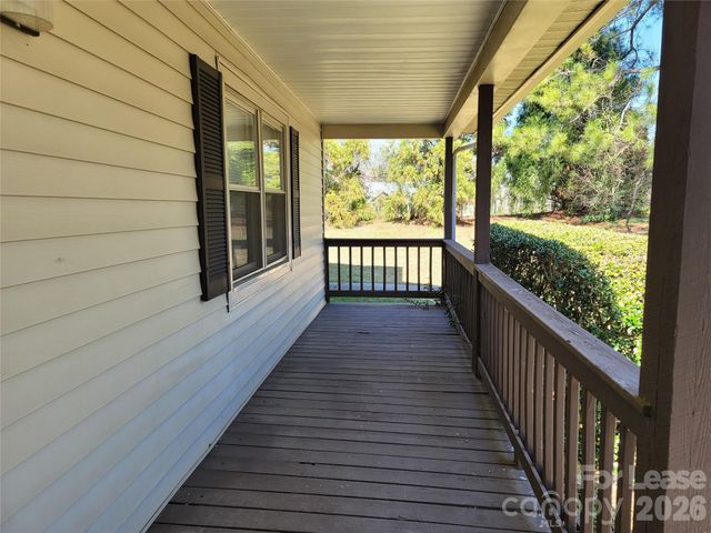 5323 Chestnut Lake Drive, Charlotte, NC 28227