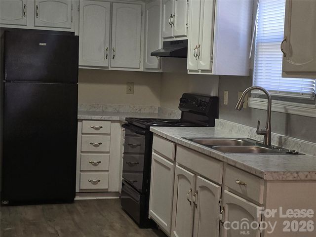 5323 Chestnut Lake Drive, Charlotte, NC 28227