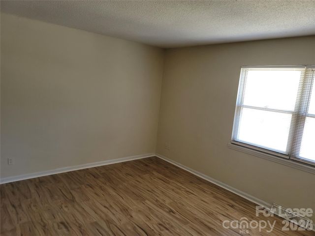 5323 Chestnut Lake Drive, Charlotte, NC 28227