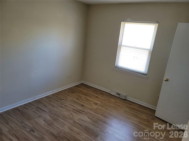 5323 Chestnut Lake Drive, Charlotte, NC 28227