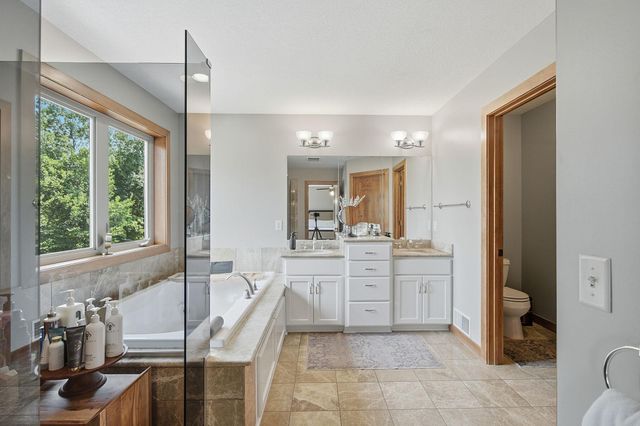 14135 Haas Lake Circle, Prior Lake, MN 55372