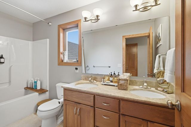 14135 Haas Lake Circle, Prior Lake, MN 55372