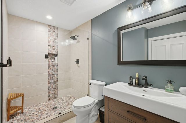14135 Haas Lake Circle, Prior Lake, MN 55372