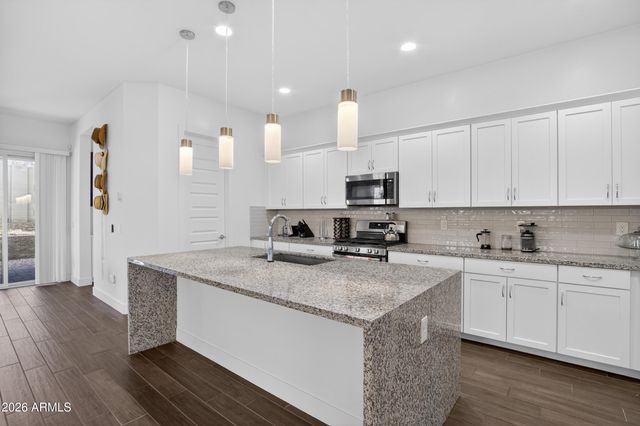 939 E PASEO Way, Phoenix, AZ 85042