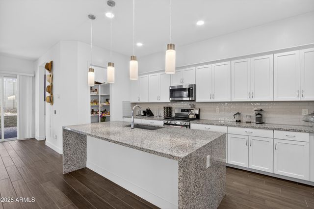 939 E PASEO Way, Phoenix, AZ 85042