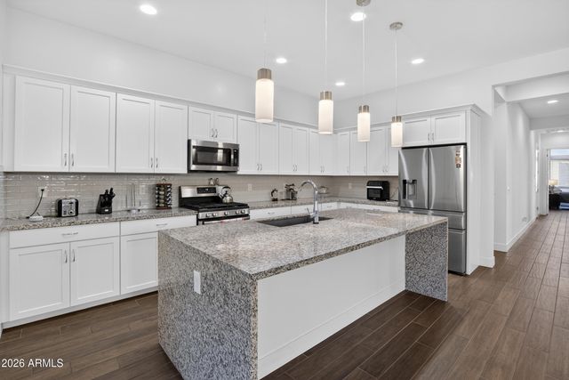 939 E PASEO Way, Phoenix, AZ 85042