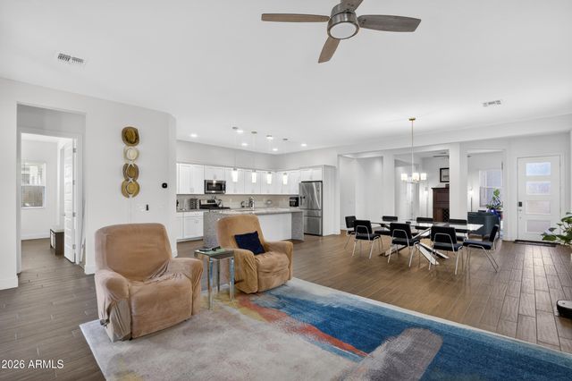 939 E PASEO Way, Phoenix, AZ 85042