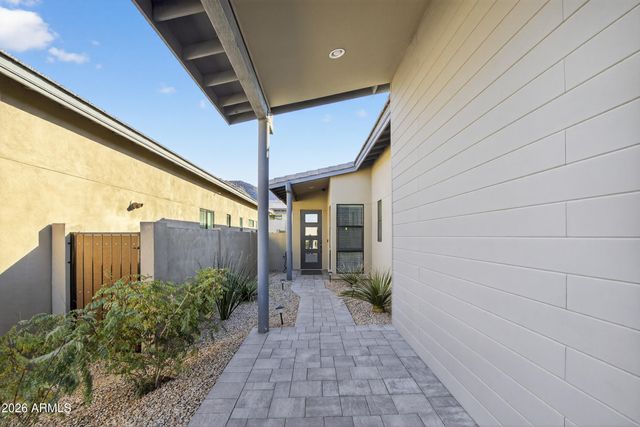 939 E PASEO Way, Phoenix, AZ 85042