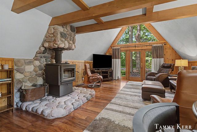 6051 Old Allegan Road, Saugatuck, MI 49453