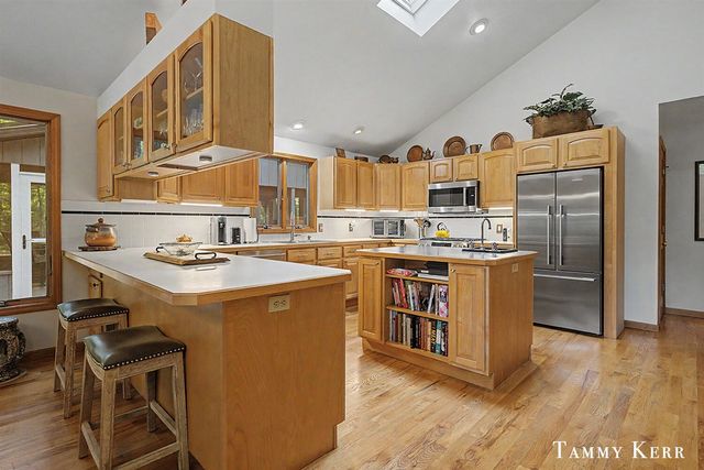 6051 Old Allegan Road, Saugatuck, MI 49453