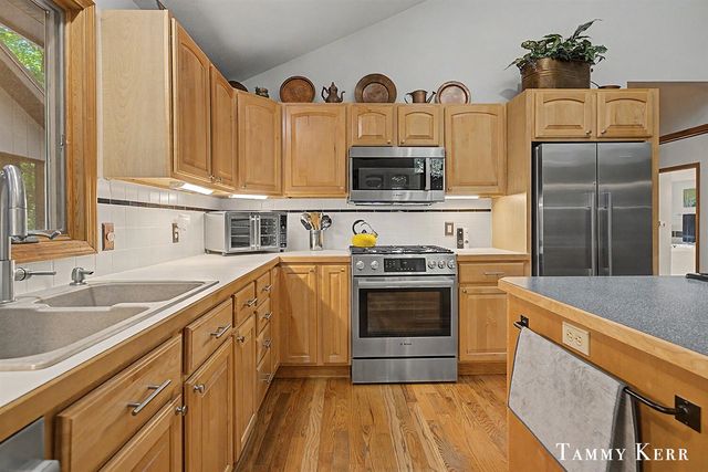 6051 Old Allegan Road, Saugatuck, MI 49453