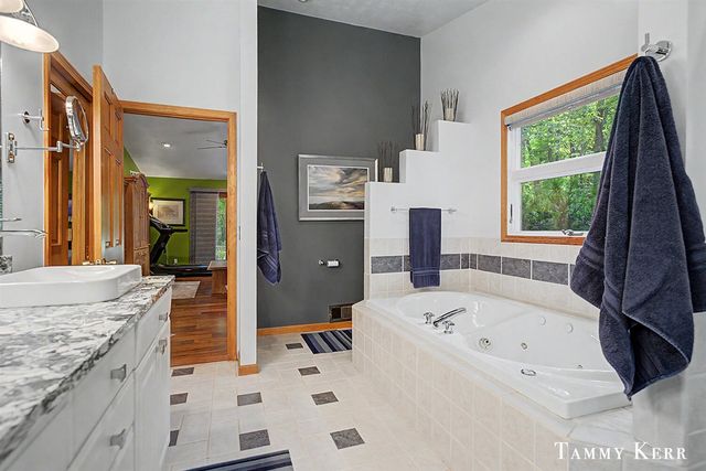 6051 Old Allegan Road, Saugatuck, MI 49453