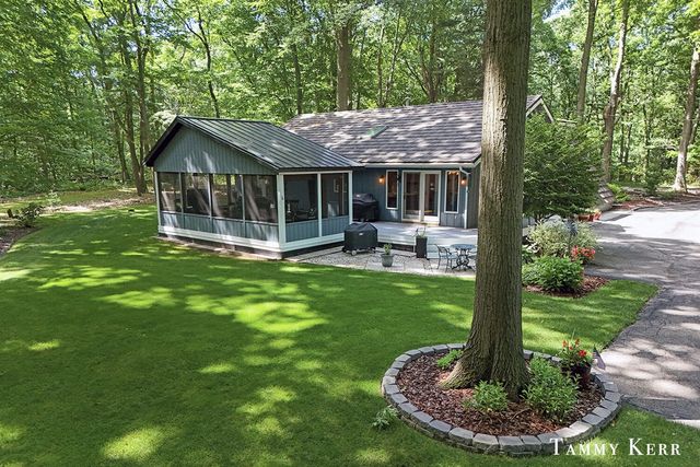 6051 Old Allegan Road, Saugatuck, MI 49453