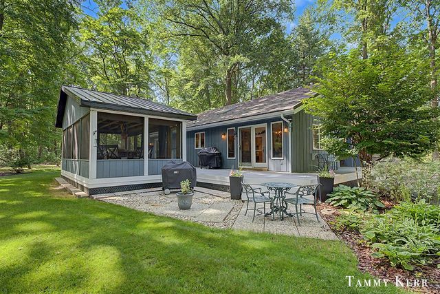 6051 Old Allegan Road, Saugatuck, MI 49453