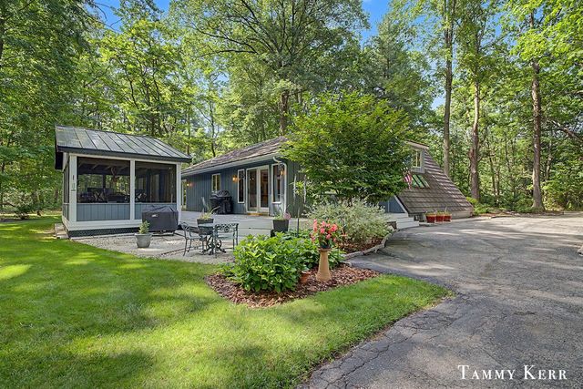 6051 Old Allegan Road, Saugatuck, MI 49453
