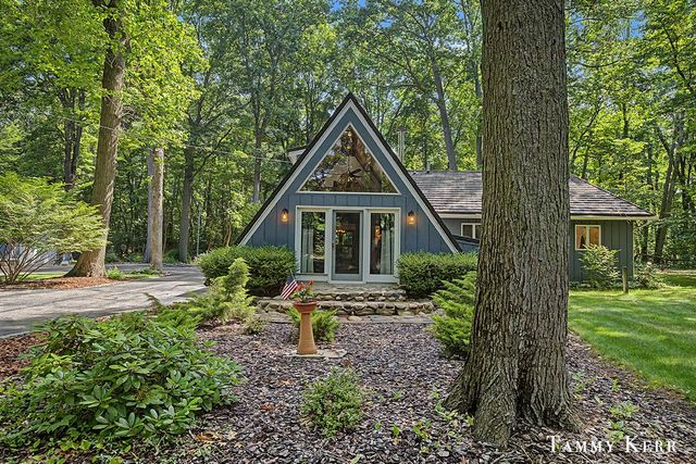 6051 Old Allegan Road, Saugatuck, MI 49453