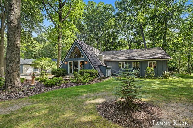 6051 Old Allegan Road, Saugatuck, MI 49453