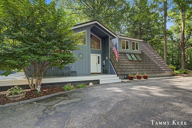 6051 Old Allegan Road, Saugatuck, MI 49453