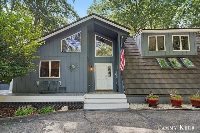 6051 Old Allegan Road, Saugatuck, MI 49453