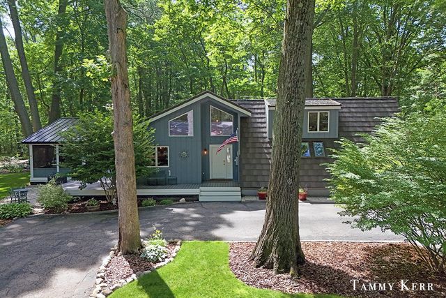 6051 Old Allegan Road, Saugatuck, MI 49453