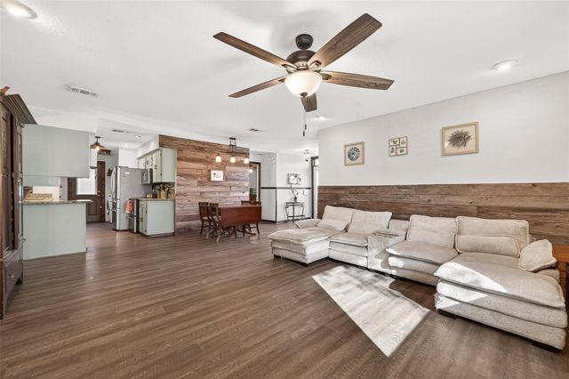 38241 N Bonnie Lake Drive, Hempstead, TX 77445