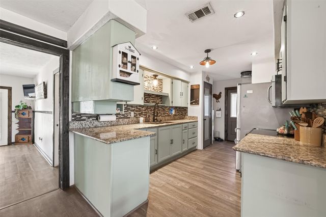 38241 N Bonnie Lake Drive, Hempstead, TX 77445