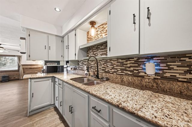 38241 N Bonnie Lake Drive, Hempstead, TX 77445