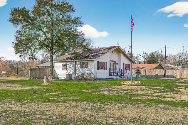 38241 N Bonnie Lake Drive, Hempstead, TX 77445