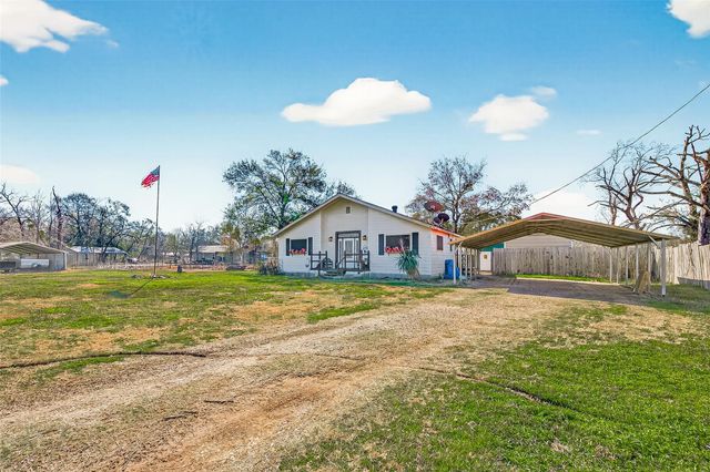 38241 N Bonnie Lake Drive, Hempstead, TX 77445