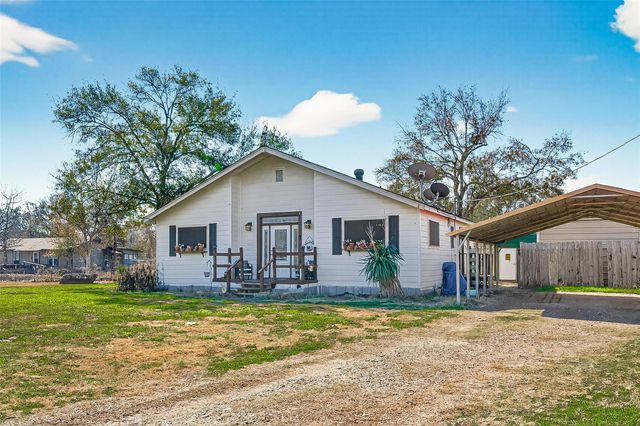 38241 N Bonnie Lake Drive, Hempstead, TX 77445