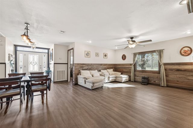 38241 N Bonnie Lake Drive, Hempstead, TX 77445