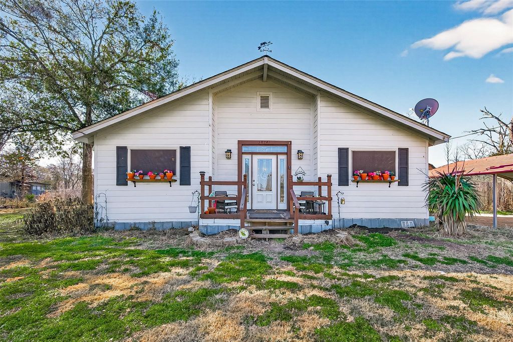 38241 N Bonnie Lake Drive, Hempstead, TX 77445