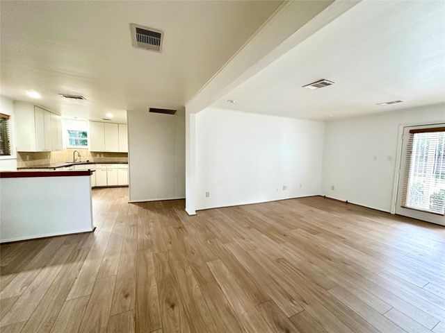 5223 Schuler Street, Houston, TX 77007
