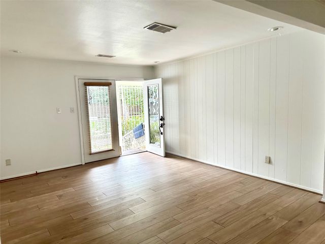 5223 Schuler Street, Houston, TX 77007
