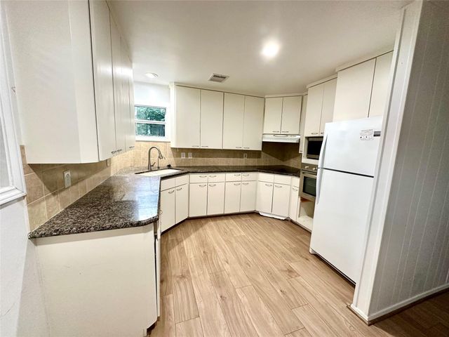 5223 Schuler Street, Houston, TX 77007