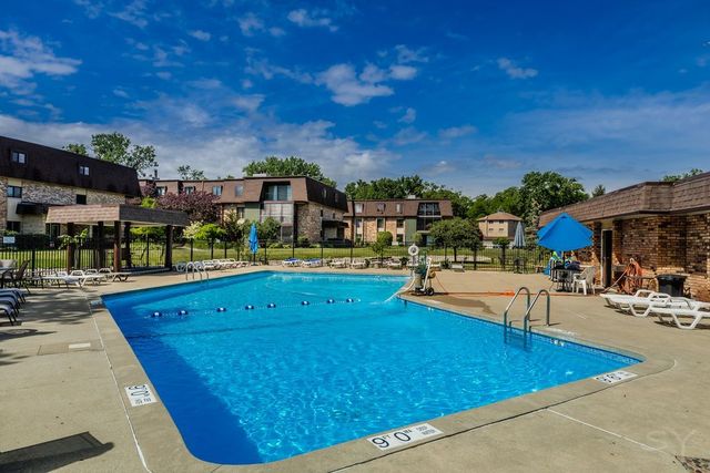 9190 South Road C, Palos Hills, IL 60465