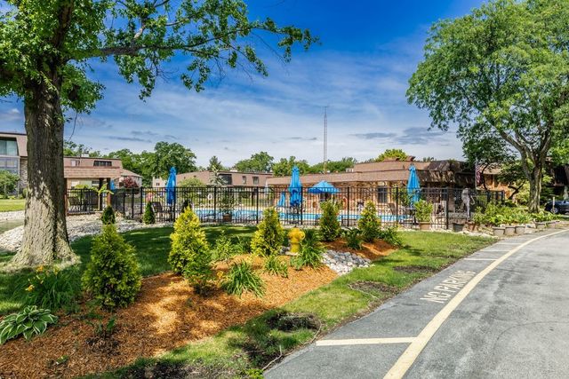 9190 South Road C, Palos Hills, IL 60465