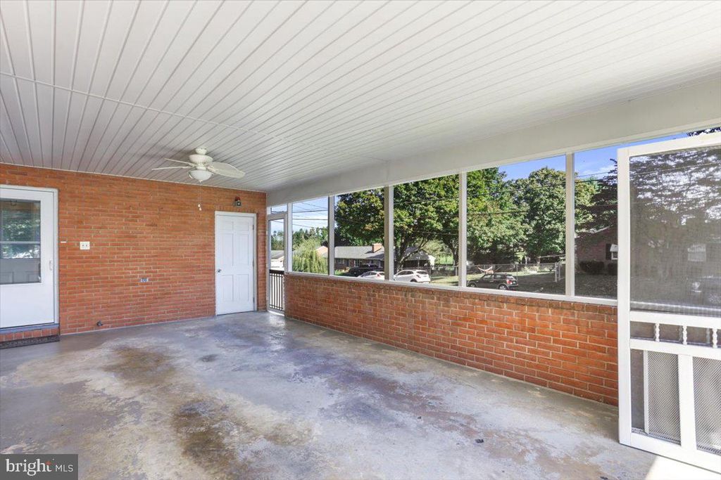 16040 CLOVERTON LN, Williamsport, MD 21795