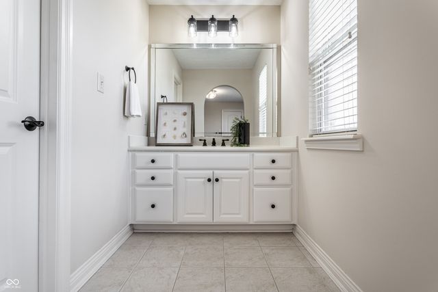 3929 Andretti Drive, Zionsville, IN 46077