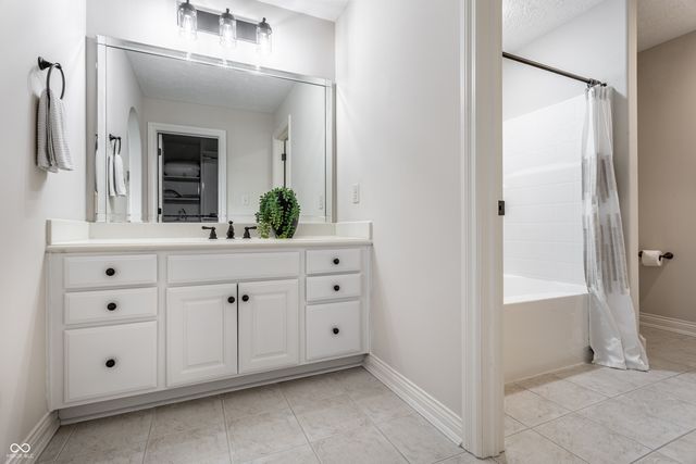 3929 Andretti Drive, Zionsville, IN 46077