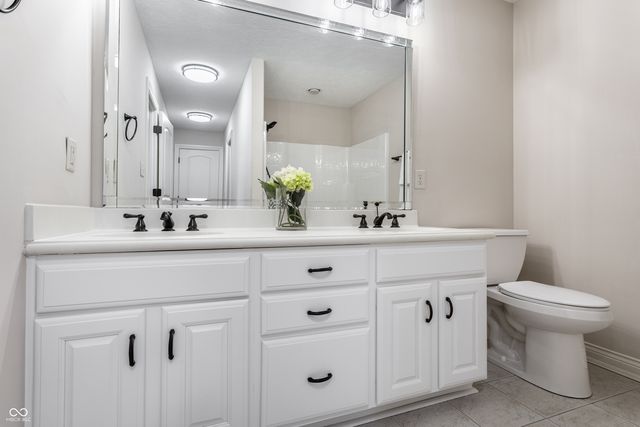 3929 Andretti Drive, Zionsville, IN 46077