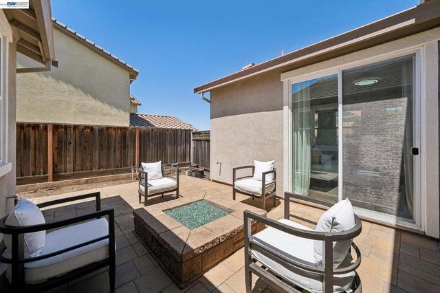 123 Benmore Dr, Hayward, CA 94542