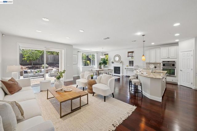123 Benmore Dr, Hayward, CA 94542