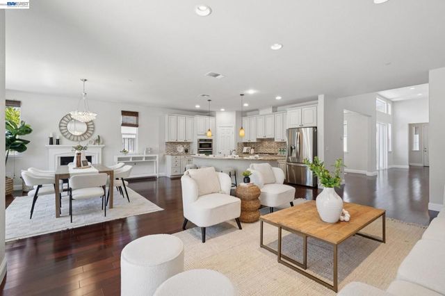 123 Benmore Dr, Hayward, CA 94542