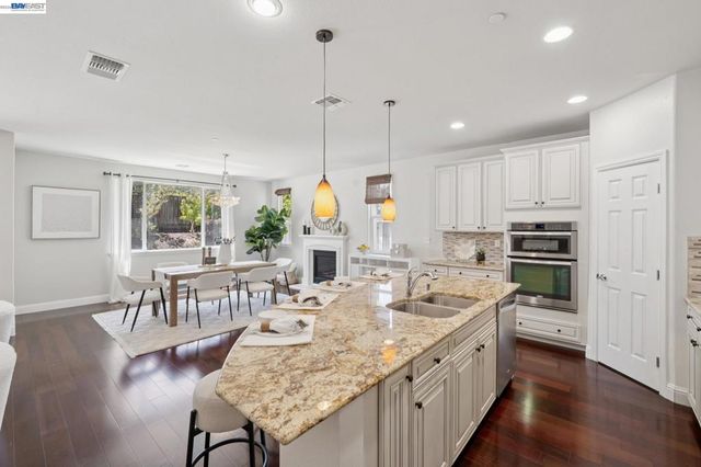 123 Benmore Dr, Hayward, CA 94542